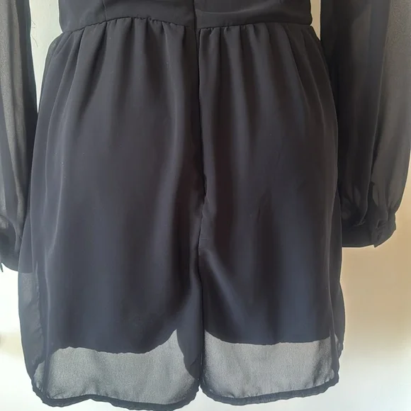 💕Abercrombie & Fitch Black Chiffon Long Sleeve Romper Shorts 4 EUC - Picture 8 of 13